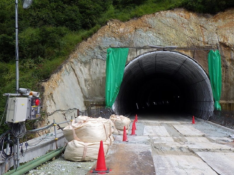 令和3年　八十里 トンネル工事